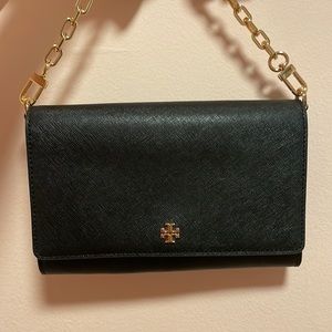 Tory Burch Chain Wallet in Black.